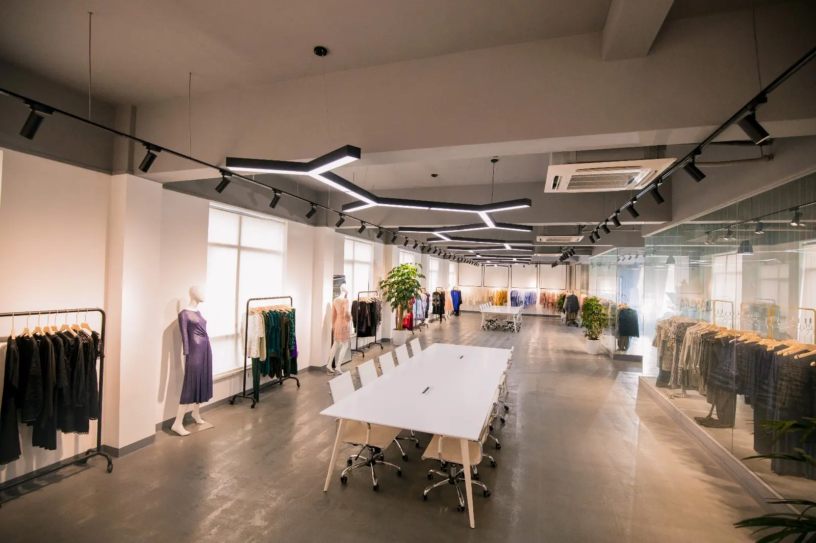 Discover the Top 10 Clothing Manufacturers in China for European Fashion